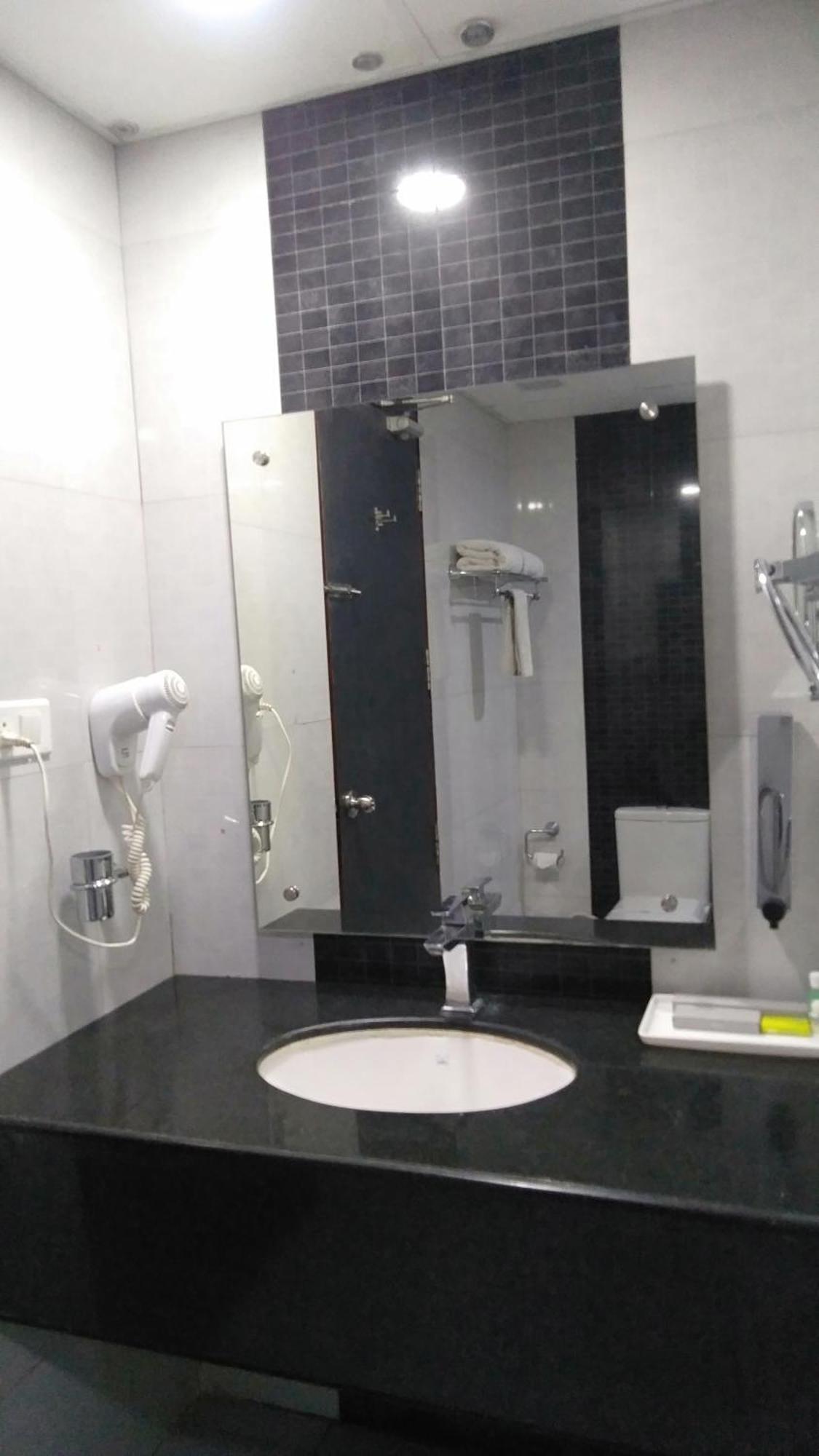 Rouba Residency Hotel Ponnāni Exteriér fotografie